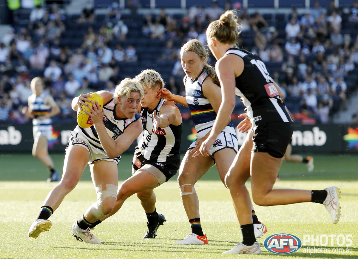 AFL Women's (@aflwomens) on Twitter photo It's neck and neck at GMHBA Stadium with the Pies leading by only a goal at half-time.
HT: <a href="/CollingwoodAFLW/">Collingwood AFLW</a> 3.3 (21) lead <a href="/catswomens/">Geelong Cats Womens</a> 2.3 (15).
#AFLW | #AFLWPride | #AFLWCatsPies It's neck and neck at GMHBA Stadium with the Pies leading by only a goal at half-time.
HT: <a href="/CollingwoodAFLW/">Collingwood AFLW</a> 3.3 (21) lead <a href="/catswomens/">Geelong Cats Womens</a> 2.3 (15).
#AFLW | #AFLWPride | #AFLWCatsPies