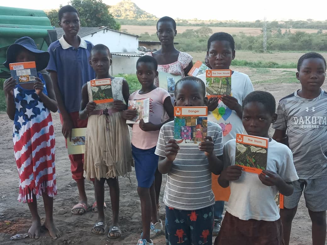 GloriossaC's tweet photo. In between farm-to-table there is something called "human capital", a farmer's biggest investment. Every Wednesday our farm workers' kids come to check out a book from our small library. #Reading #ZimFarmLife #care @aliceagri @farm_born 📚🤓📖❤ #startsomething #desmoinesfarms https://t.co/os7owbjEPp