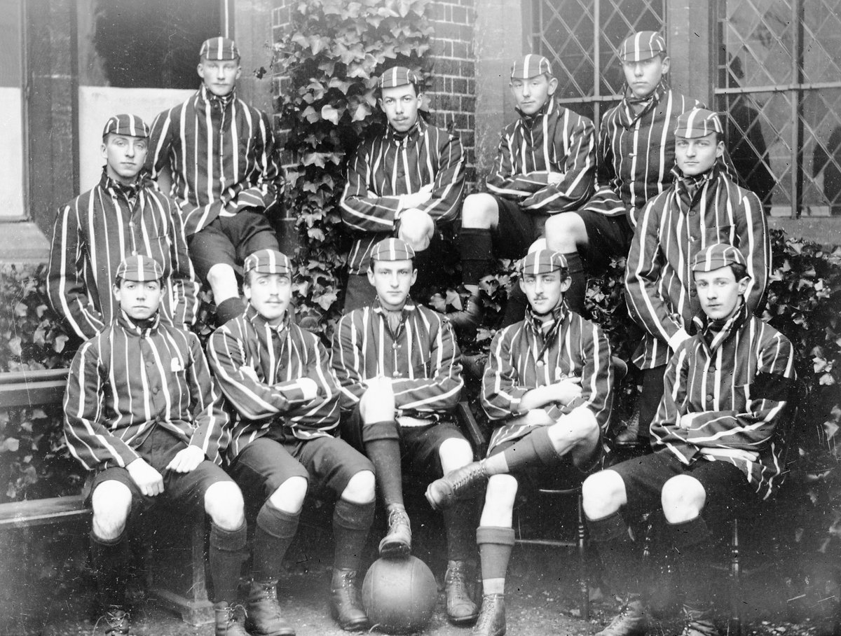 HarrowSchoolEnt's tweet image. Flashback Friday to the Harrow Football XI, 1899, looking very dapper.

As part of Harrow School's 450th anniversary celebrations this year, The Hill Shop is selling mini Harrow Football stress balls ow.ly/ZQ7150Hz4lR

#harrowschool #harrow #harrowfootball #flashbackfriday