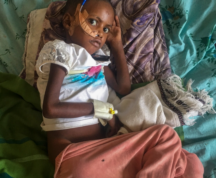 GerrySimpsonHRW's tweet photo. 5 million people in #Tigray urgently need food but only 10,000 getting it due to effective siege #Ethiopia authorities have imposed on region, obstructing aid agencies from bringing in supplies including to pre-position them in case conflict cuts off roads https://t.co/oRC310IVP8 https://t.co/FPDZKtIbVq