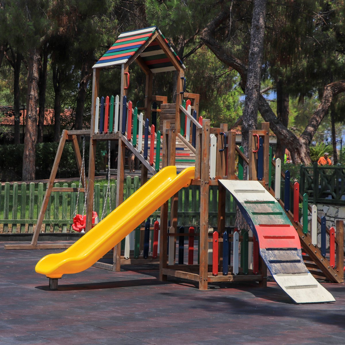 While your children play safely in our outdoor park, you are able to take advantage of the sun nearby.

Все, что вам нужно сделать, это наслаждаться солнцем, пока ваши дети безопасно играют в нашем парке на открытом воздухе. 

bit.ly/championhv
.
#ChampionHolidayVillage