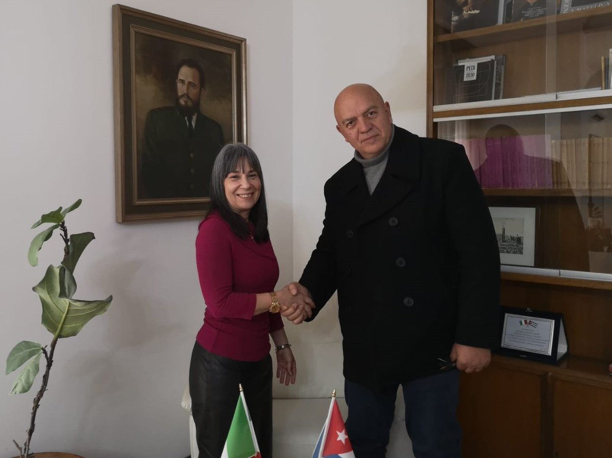 MirtaGranda's tweet photo. Fue un placer reunirme con @MarcoRizzoPC, @leledessi y Fabio Massimo Vernillo. Me reafirmaron el apoyo del Partido Comunista de #Italia a la Revolución Cubana y el rechazo al  #bloqueo de EE.UU.

#CubaVive en sus amigos 🇨🇺🇮🇹 https://t.co/e0FHBu1JUa