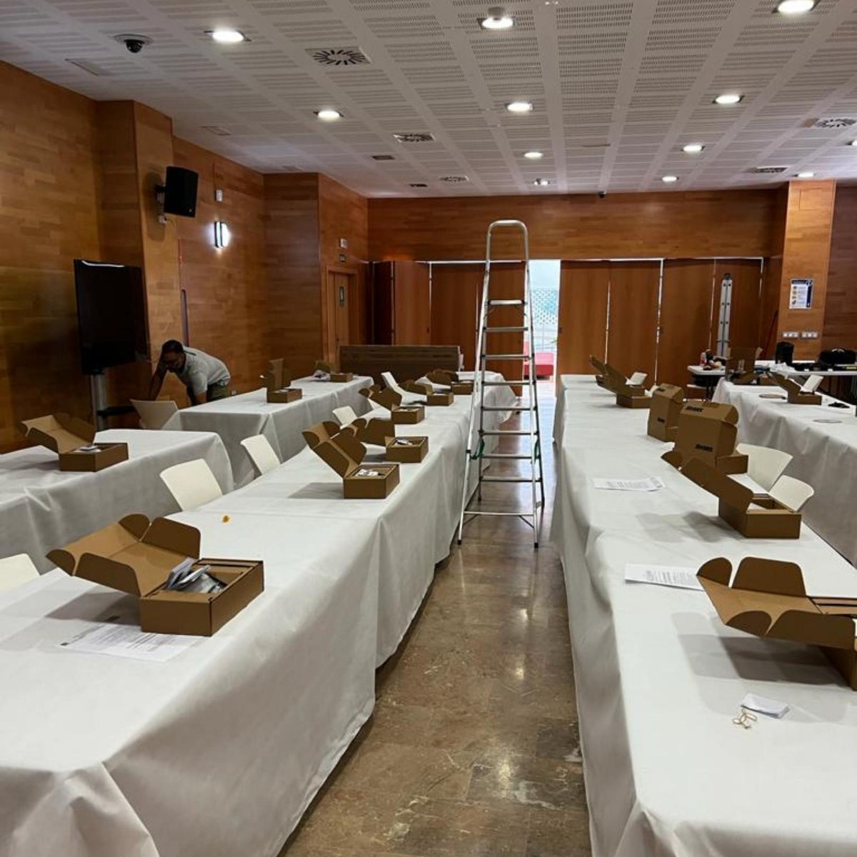 mrpcinformatica's tweet image. Instalación de sistema de sonido y grabación de video para conferencias en diferentes departamentos del #AyuntamientoAlgeciras
.
.
📍 bit.ly/2tx1bML
.
.
#GrupoMRmarbella #MRInformatica #Marbella #Informatica #WiFi #SistemadeSonido #Ayuntamiento #Algeciras #Camaras
