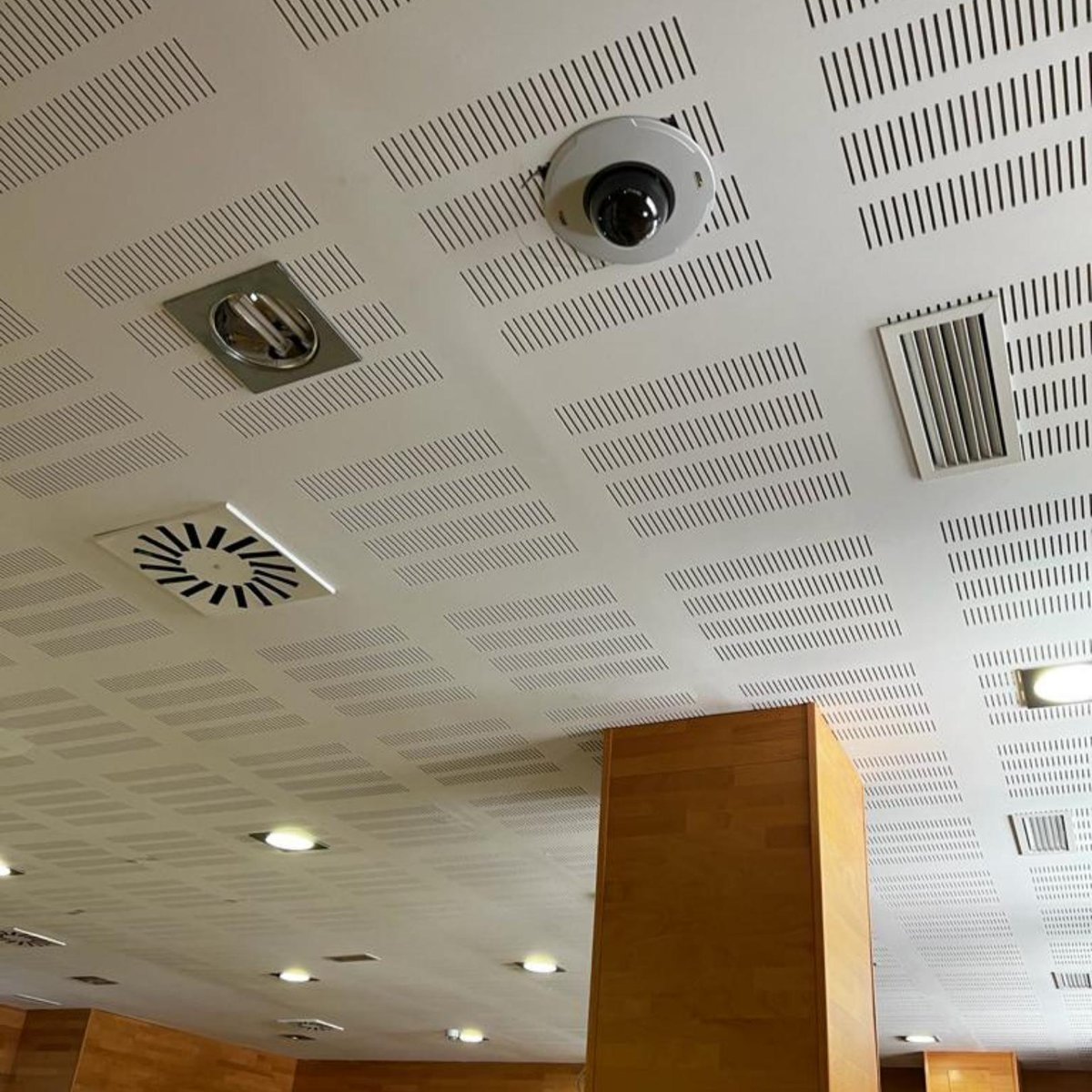 mrpcinformatica's tweet image. Instalación de sistema de sonido y grabación de video para conferencias en diferentes departamentos del #AyuntamientoAlgeciras
.
.
📍 bit.ly/2tx1bML
.
.
#GrupoMRmarbella #MRInformatica #Marbella #Informatica #WiFi #SistemadeSonido #Ayuntamiento #Algeciras #Camaras