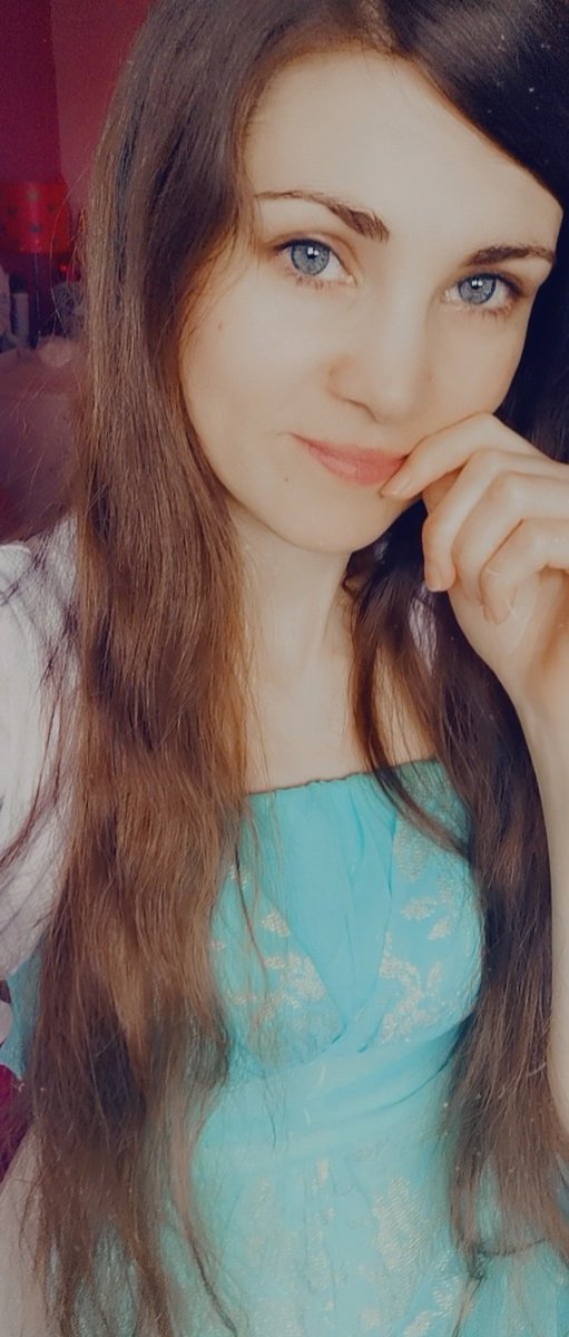 xBeckie_Bx's tweet photo. I'm sure there's a reason I wear pretty dresses on stream when I'm mostly hidden by the desk 🙈 #heightissues Chair just won't go any higher, lol. Webcam also isn't brilliant either, fixed lens so can't be zoomed out and already got it the furthest edge of the desk possible https://t.co/6yaAdyysGu