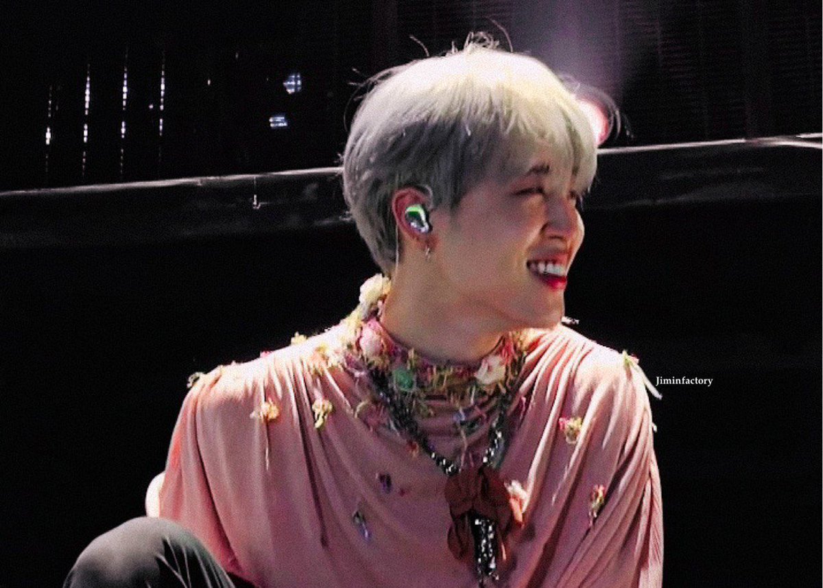 jiminfactory's tweet image. 📸 this jimin looks like the prettiest angel ♡