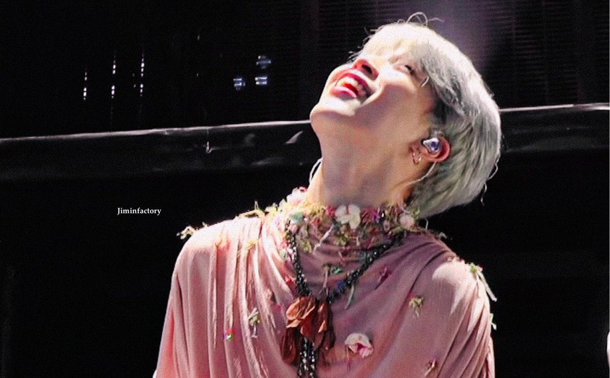 jiminfactory's tweet image. 📸 this jimin looks like the prettiest angel ♡