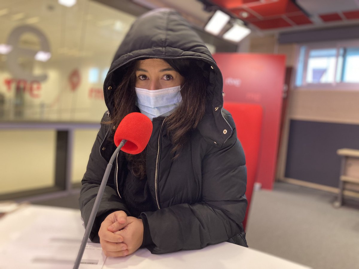 <a href="/Meritxell_78/">Meritxell Planella</a> tiene razón, el estudio 101 de la Casa de la Radio es el epicentro del frío… Creo que <a href="/evacordon/">Eva Cordón</a> piensa que si… @DePeaPaRNE