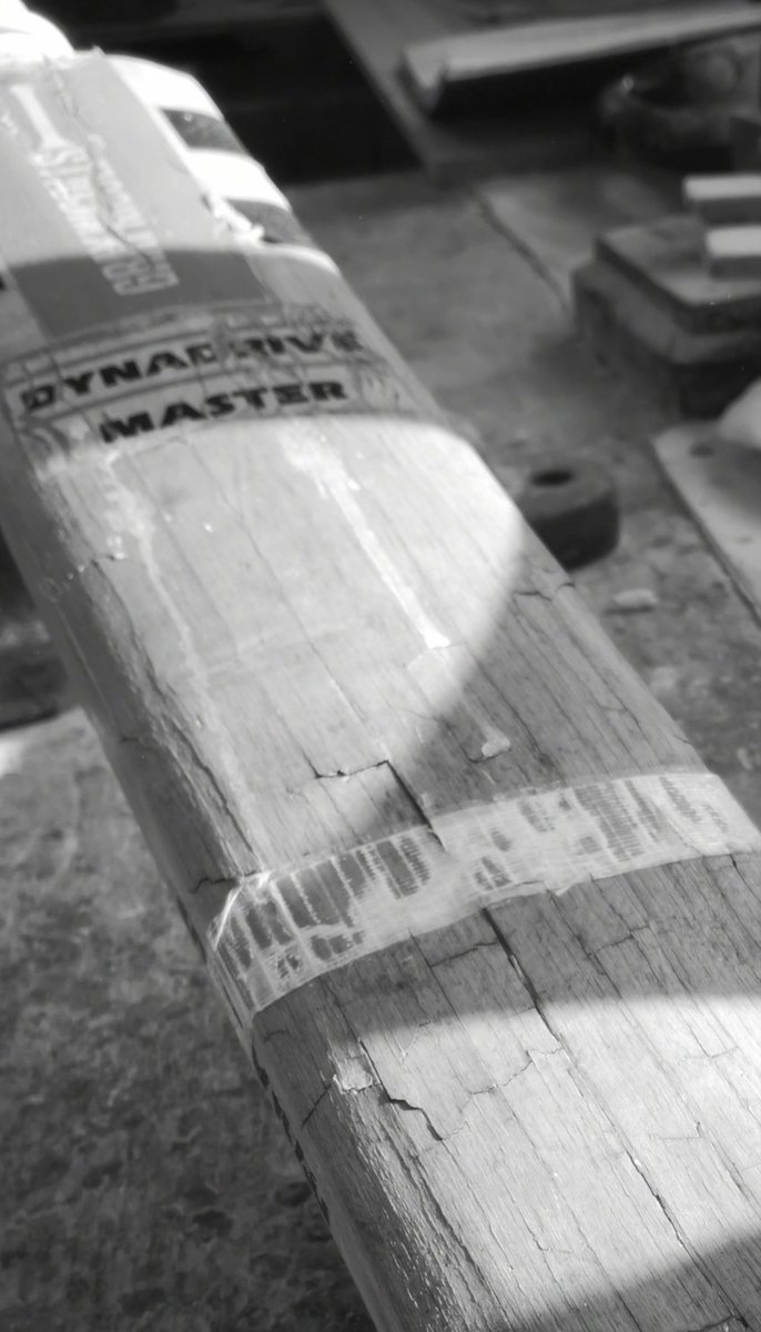 MadeByGrayNics's tweet photo. Certainly seen some action - hopefully we can breathe some new life into this classic.

#CricketBat #BatRepairs https://t.co/pquyZ05UzJ