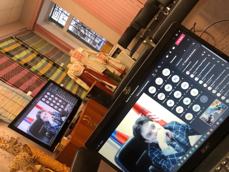 На базе #Ивановскийдомнациональностей состоялся круглый стол для старшеклассников, посвященный Всемирному дню религий. Организатором мероприятия, которое прошло в онлайн-формате, традиционно выступила средняя школа №18 областного центра idn-37.ru/210122-voprosy…