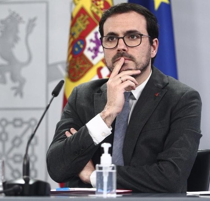 varzovki's tweet photo. ¿A dónde se va la luz cuando se va?
#Garzonadas https://t.co/bZlrfqIoVM