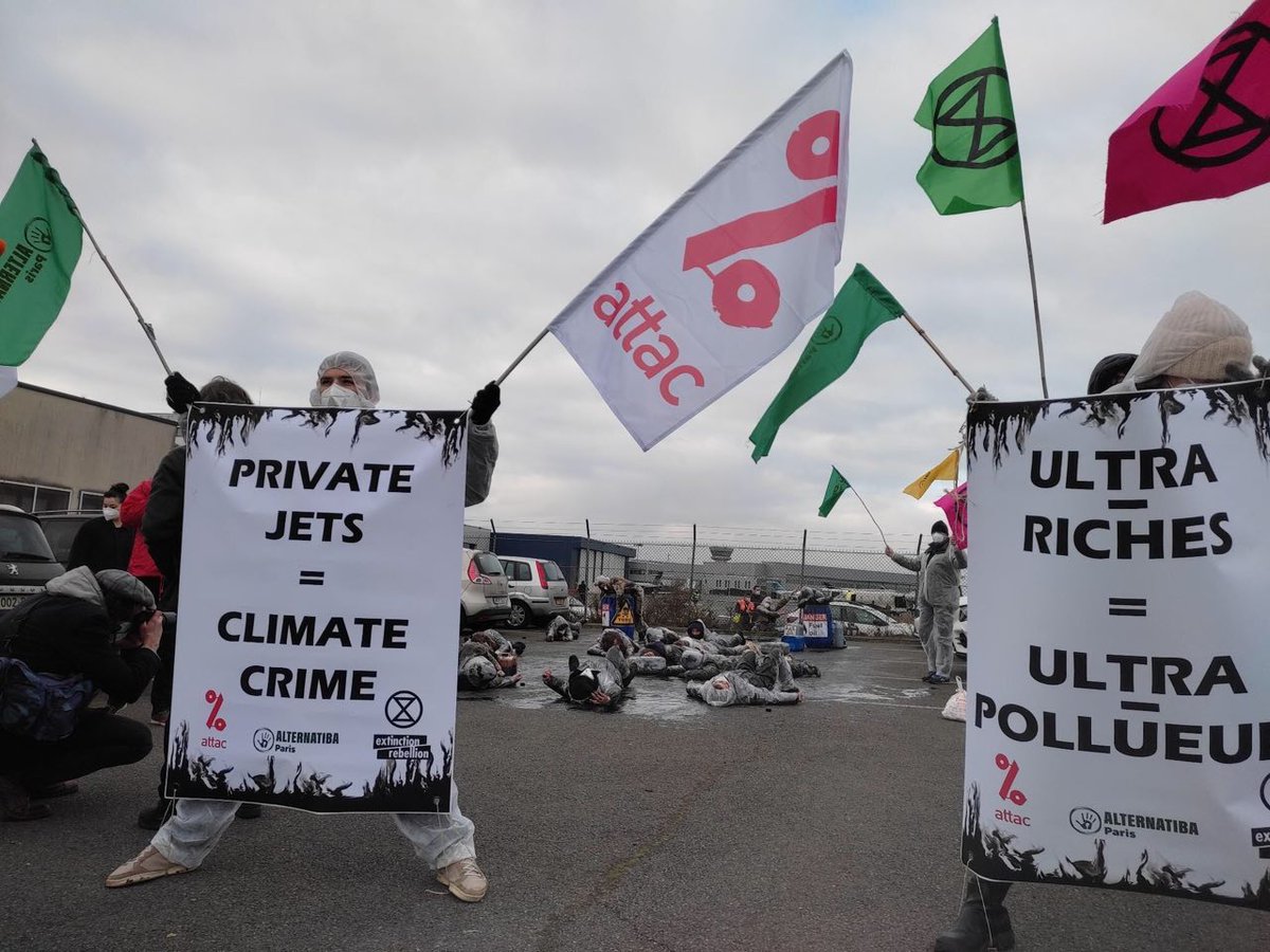 ActionJusClim75's tweet photo. Pour faire contribuer les ultra-riches à la hauteur de leurs responsabilité, nous exigeons : 
👉 L'ISF Climatique
👉La lutte contre l'évasion fiscale
👉 L'inclusion des jets privés dans le projet européen de taxation sur le kérosène 

(5/5) #RichesPollueurs https://t.co/JxAW0Loeoy