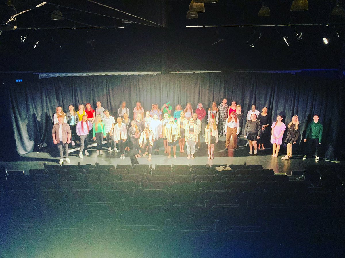 londoncollegePA's tweet photo. Congratulations to our 1st year Musical Theatre and Dance students for completing their Devised projects. Incredible team work! 💪👏

#londoncollegepa #performingarts #london #musicaltheatre #dance #projects #teamwork https://t.co/LVyPLx7Ogb