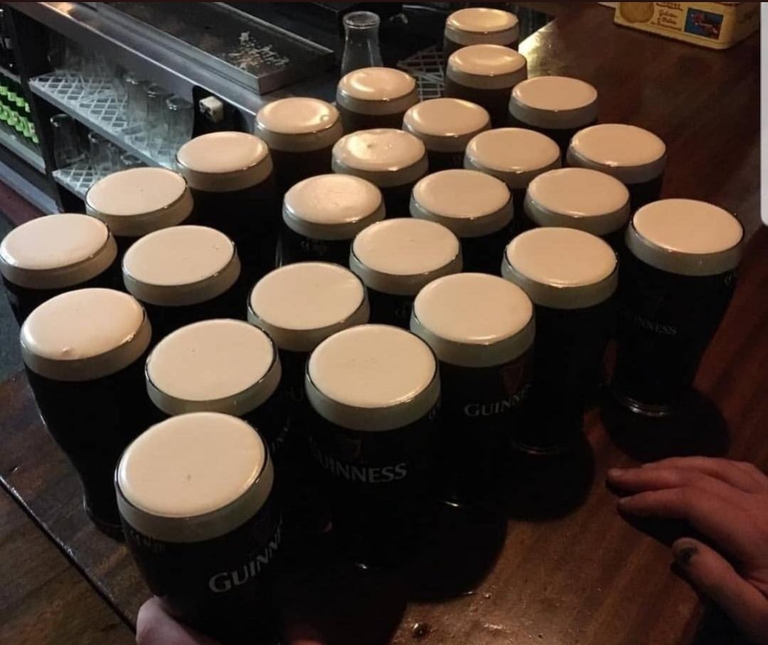 albertcapillas's tweet image. @TDromineer @JoeDaCook1 @UnaPowellsPub #pints #barcounter #highstools