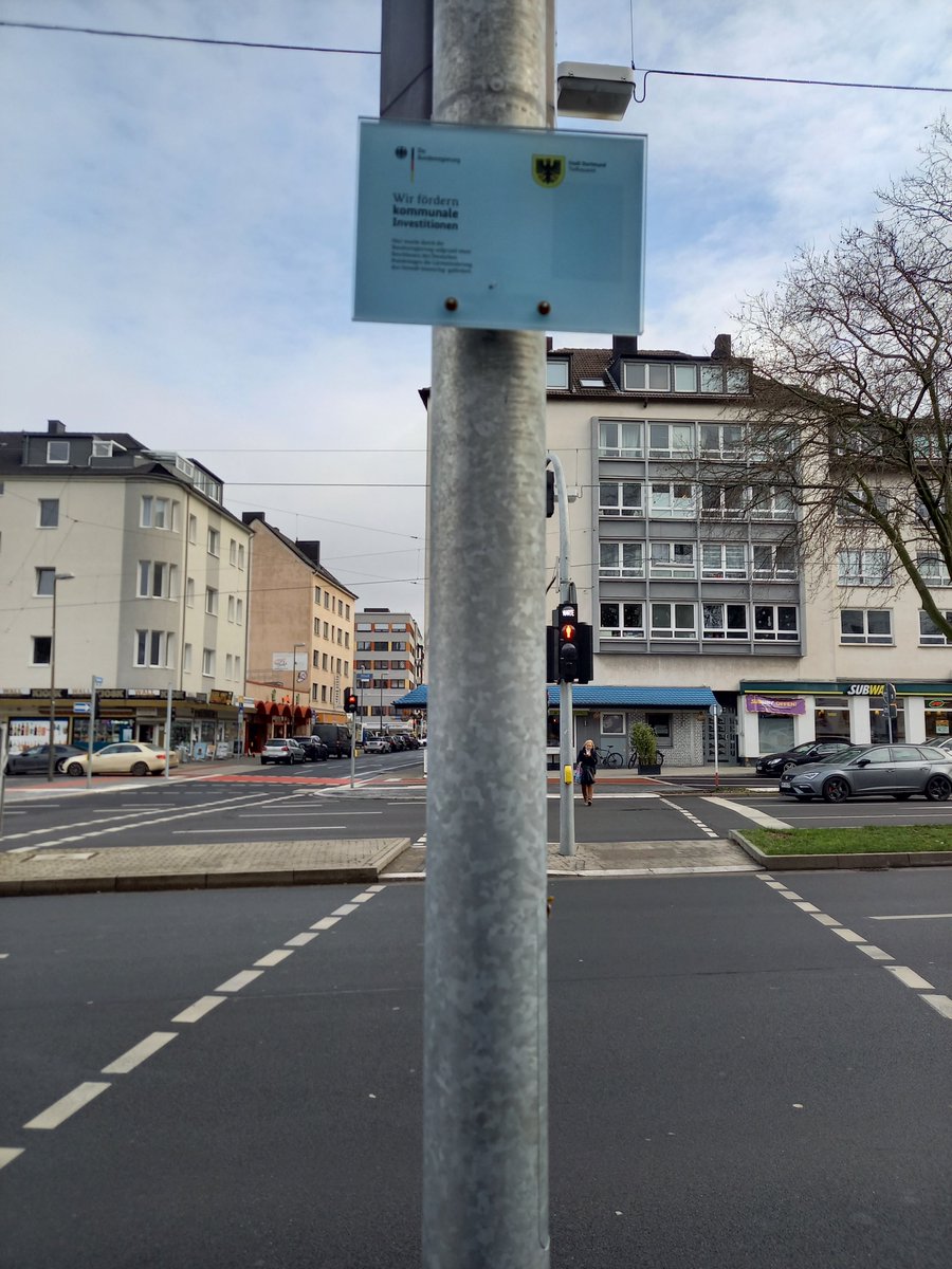 FrankGladisch's tweet photo. Hallo @stadtdortmund, Lärmminderung Ostwall? Was ist denn da passiert zum Zweck der Lärmminderung? Die Beschilderung mit "30 km/h ab 21 Uhr" doch wohl nicht, oder?
#Dortmund #Ostwall https://t.co/cNN49nGsuw