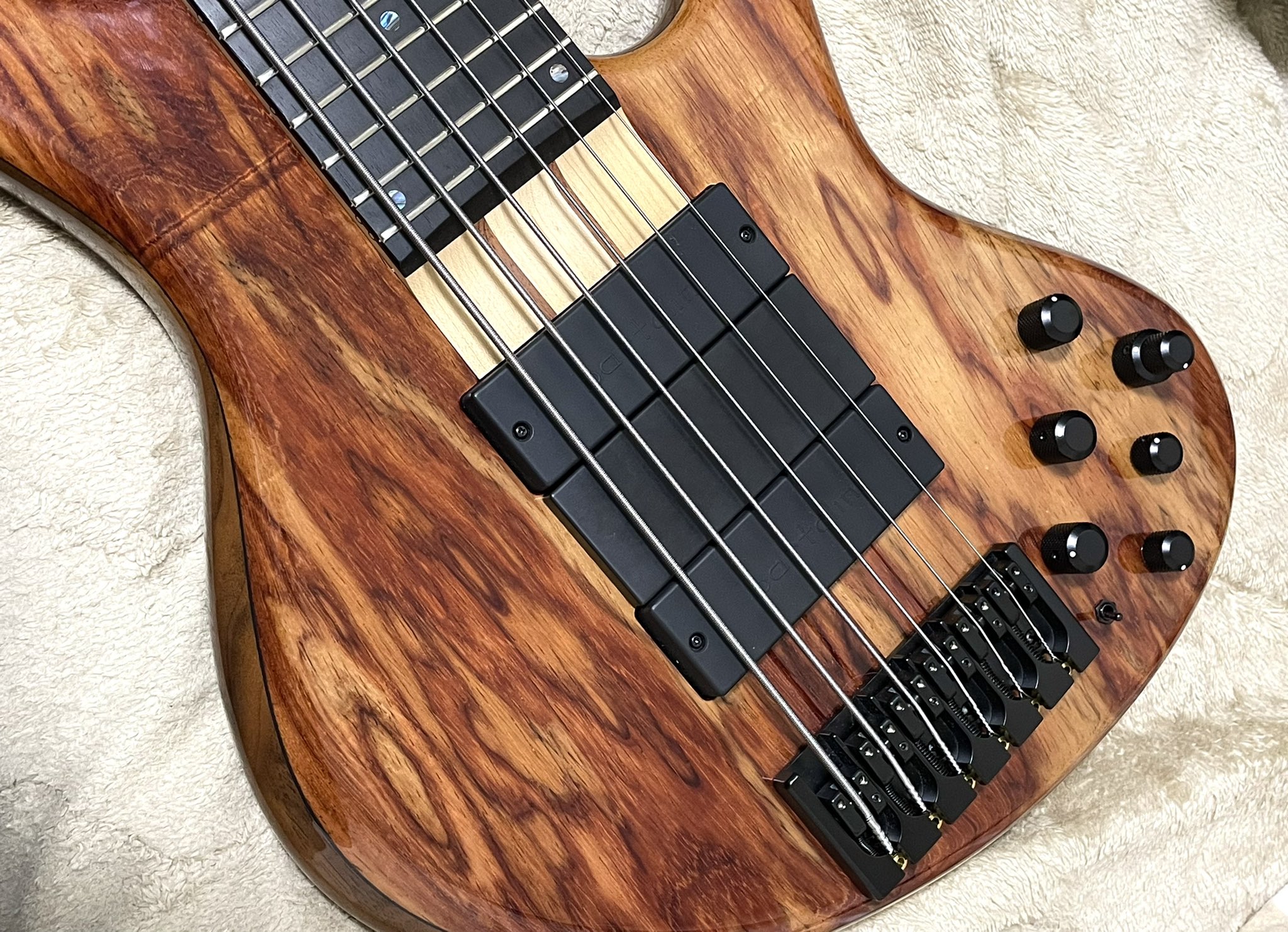 Miura Guitars U.S.A. MB-R 6st エレキベース 6弦 Amazon | Miura Guitars USA MB-R 6st Flame Red Ceder/Ash 6弦