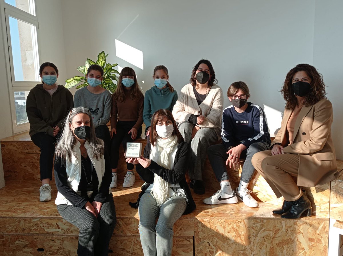 EscolaVillena's tweet photo. l'Il·lustre Col·legi d'Advocats de Sant Feliu de Llobregat ens ha concedit el guardó "Educar en Mediació 2022".
Gràcies, alumnat, docents, PAS, famílies, entitats, per fer-ho possible! Molt agraïts @AdvocaciaICASF #mediacioescolar #DiaEuropeuMediacio #PEE020 https://t.co/H9qaBAilkD