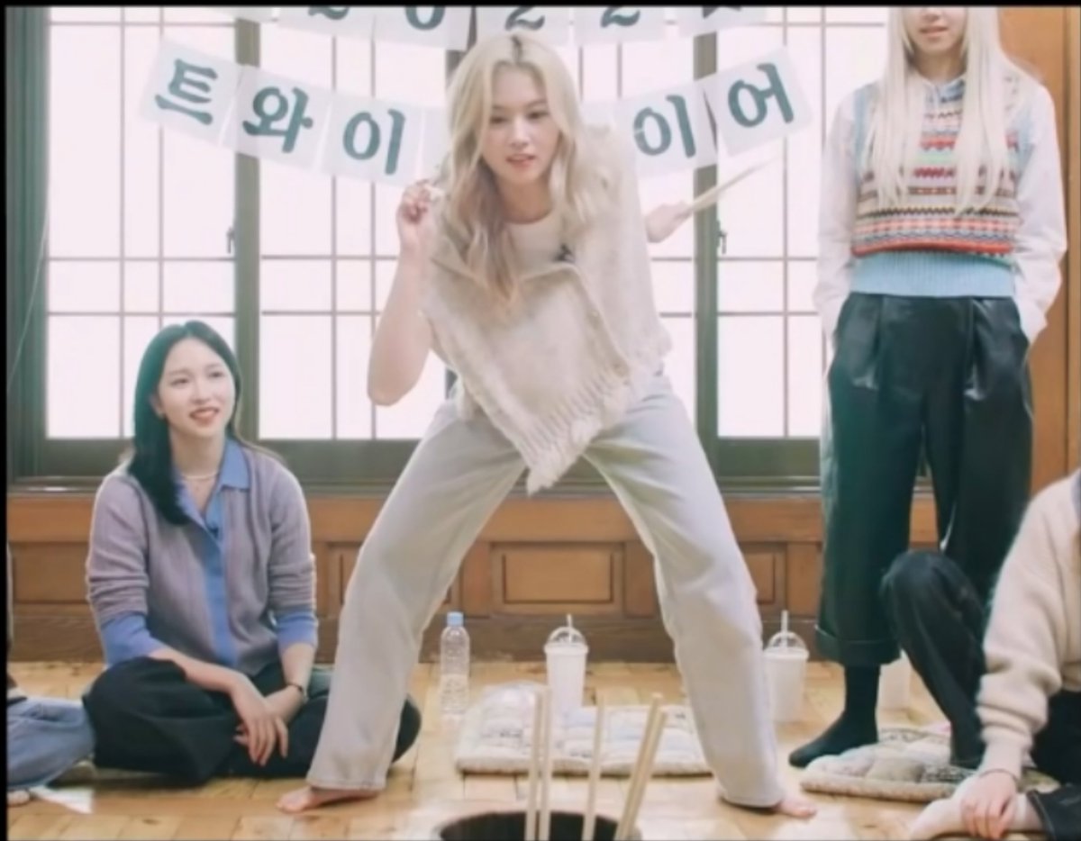 myheartsana's tweet photo. SANA TUHO HUNTER
#SANA #사나 #サナ https://t.co/qmZYusF3Yj