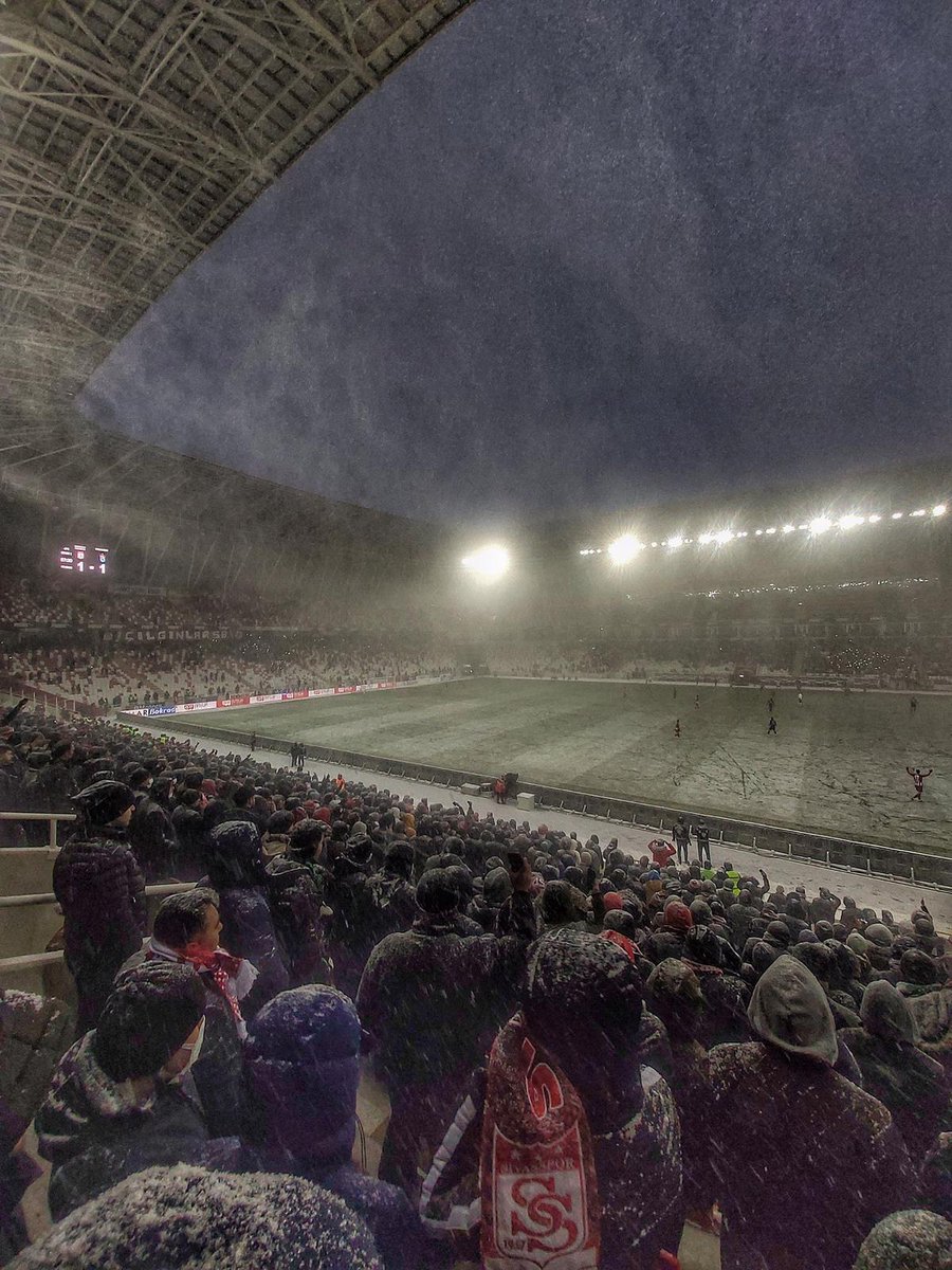 Bu takım vizyonsuz olup süperligde olacağına. Vizyonu olsun isterse amatör ligde olsun.  Bu taraftar lige değil armaya şehire sevdalı. Sivasspor siz olmadan Sivas'ın olur ancak...
#YeterArtıkOtyakmaz