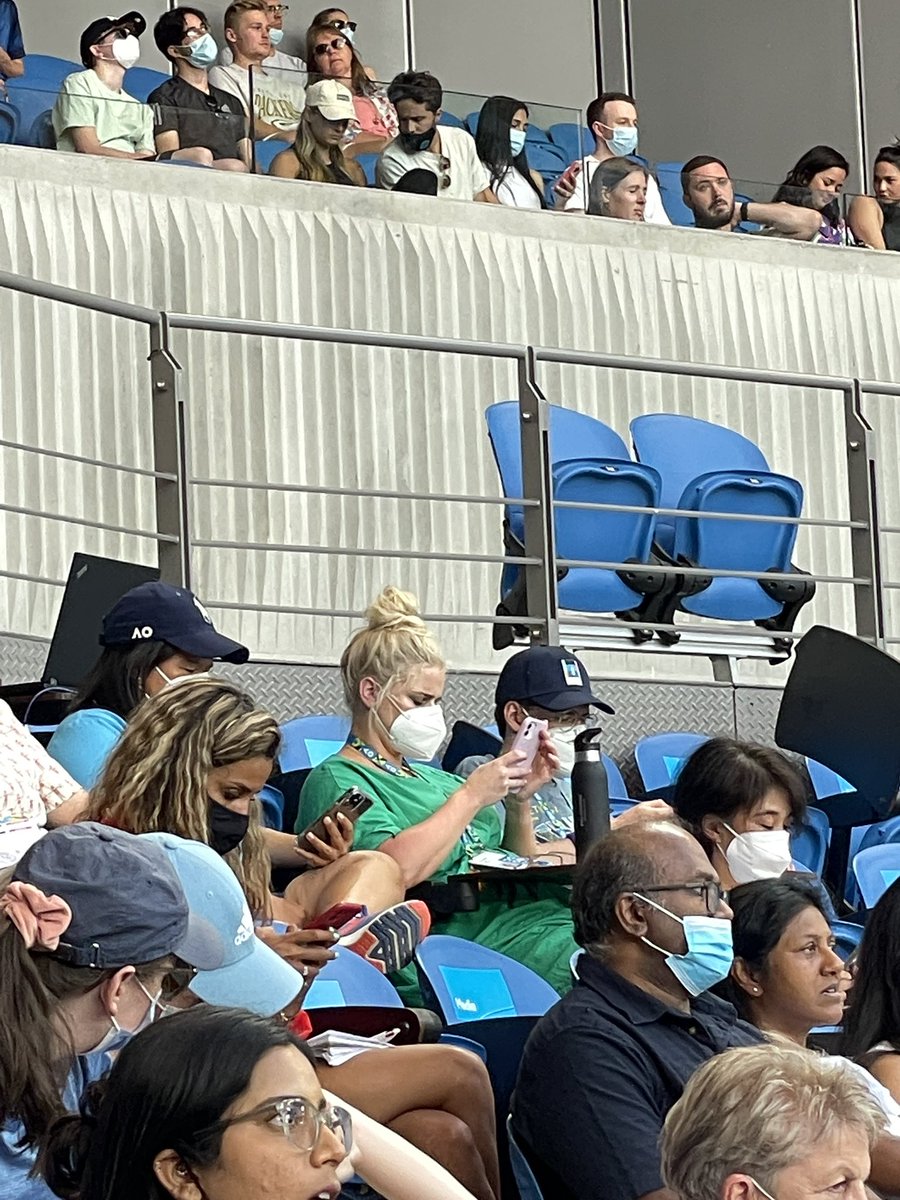 ichongTM's tweet photo. @TennisPodcast Matherine hard at work @‘yes please’ Osaka v Anisimova match 👀 6-4, 3-6… bring on the third set 🔥 https://t.co/AOTDlKqOcZ