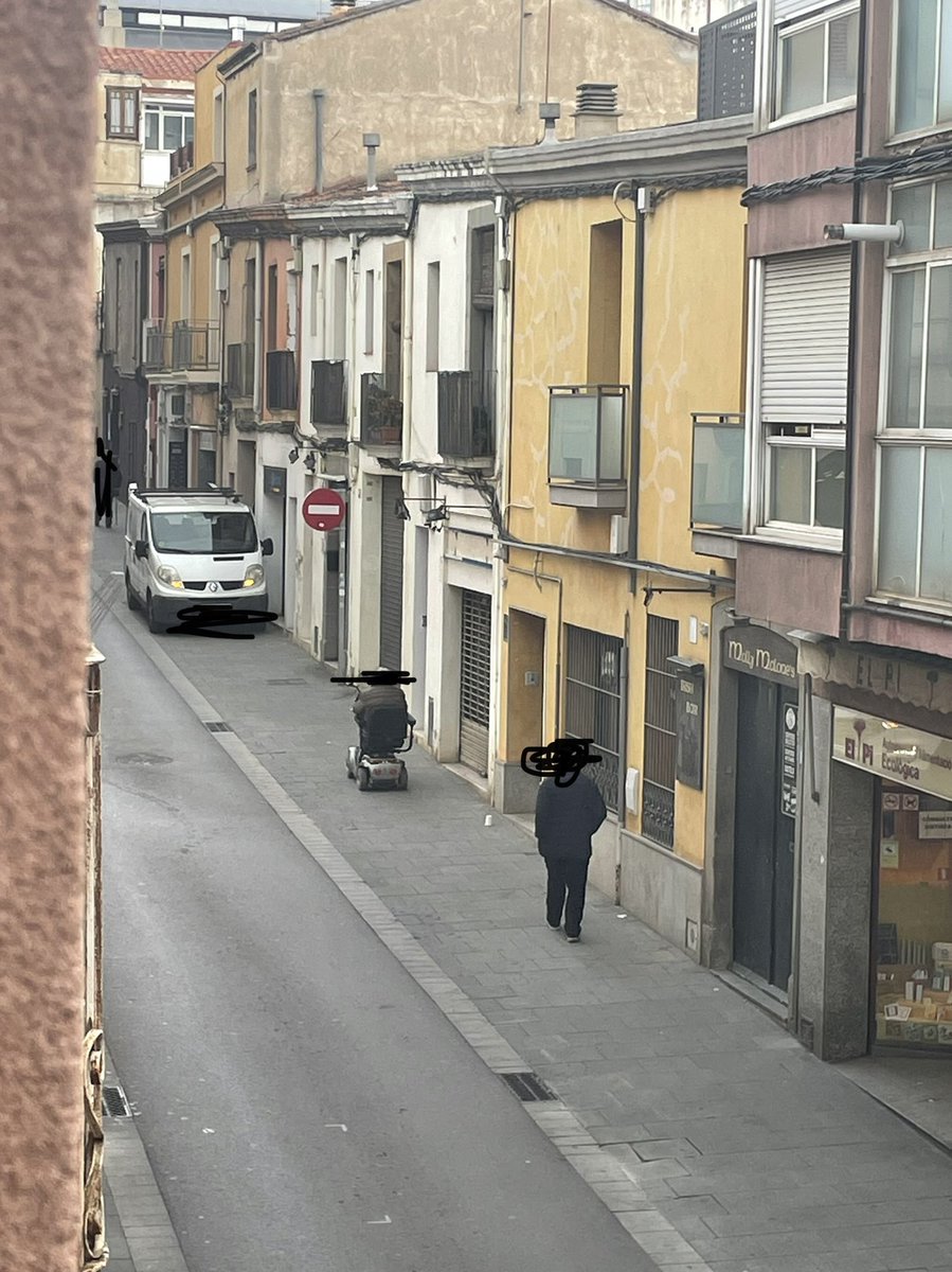 Sitamarta's tweet photo. Seqüència de la cursa d’obstacles que ha hagut de fer aquest ciutadà amb mobilitat reduïda per passar pel c/Cuba. @totmataro @Capgros #carrercubadigne #visitmataro SOLUCIONS @matarocat @DBotePaz @JuntsperMataro @ercmataro SANCIONS @PoliciaMataro https://t.co/IGG44zZ1Jn