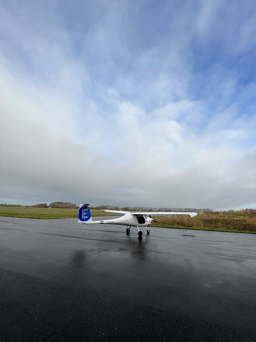 theovoss90's tweet photo. First flight of the year, electric powered 😮
@pipistrelEU #velis #pipistrel #electricaviation https://t.co/cuyuYouShM