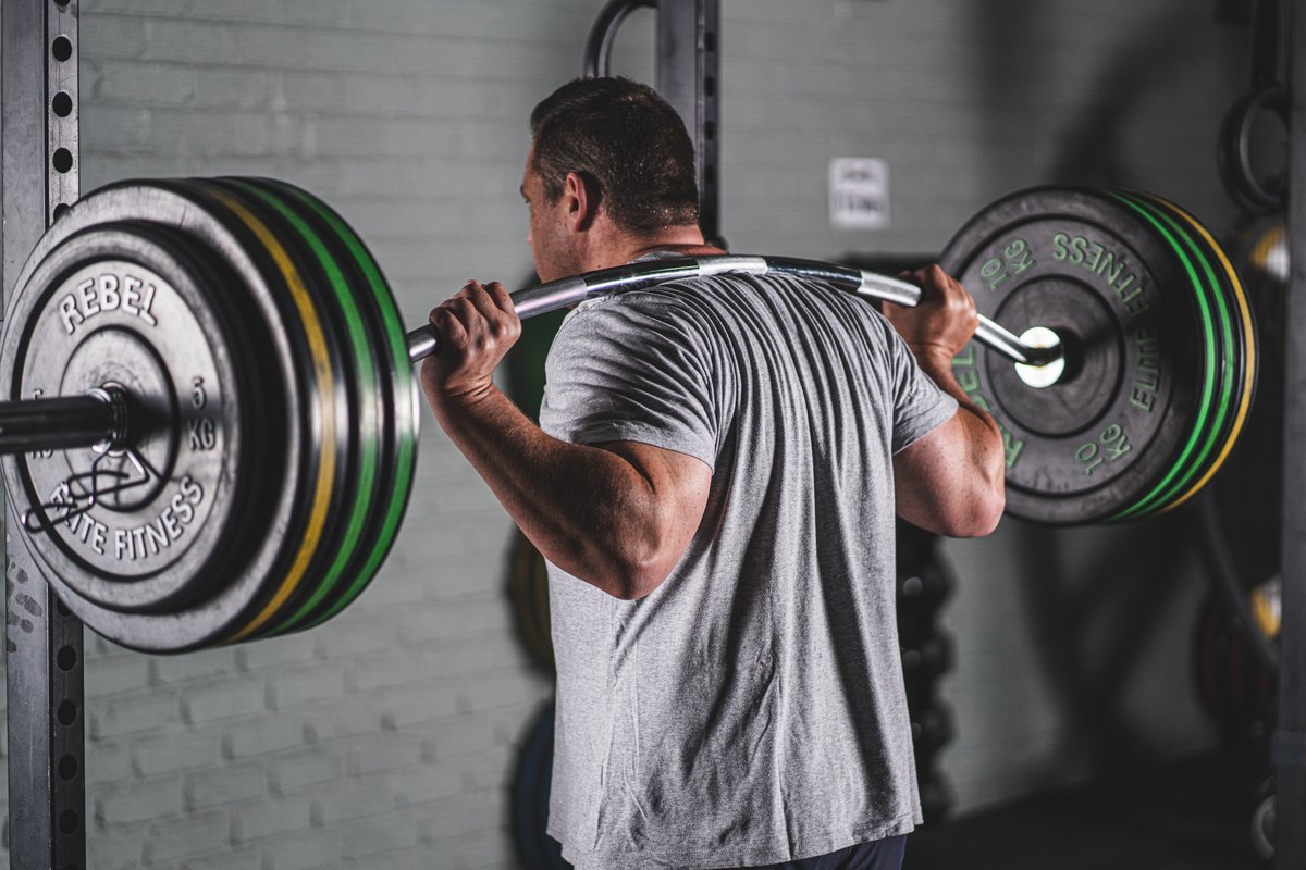 The Rebel cambered barbell (also known as a Buffalo Bar) is a speciality barbell that has a slight camber intended to take the stress off of your shoulders and offers a lower handgrip for those with limited shoulder mobility.
#rebelelitefitness #weightlifting #crossfit
