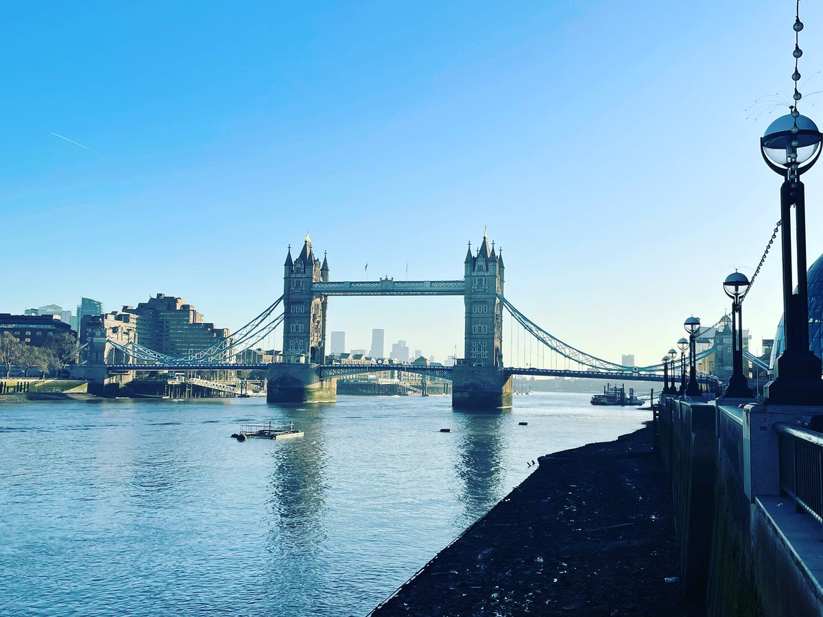 It’s a beautiful day to be in the office! #towerbridge #toweroflondon #towerhill #london #london🇬🇧 #riverwalk #thameswalk