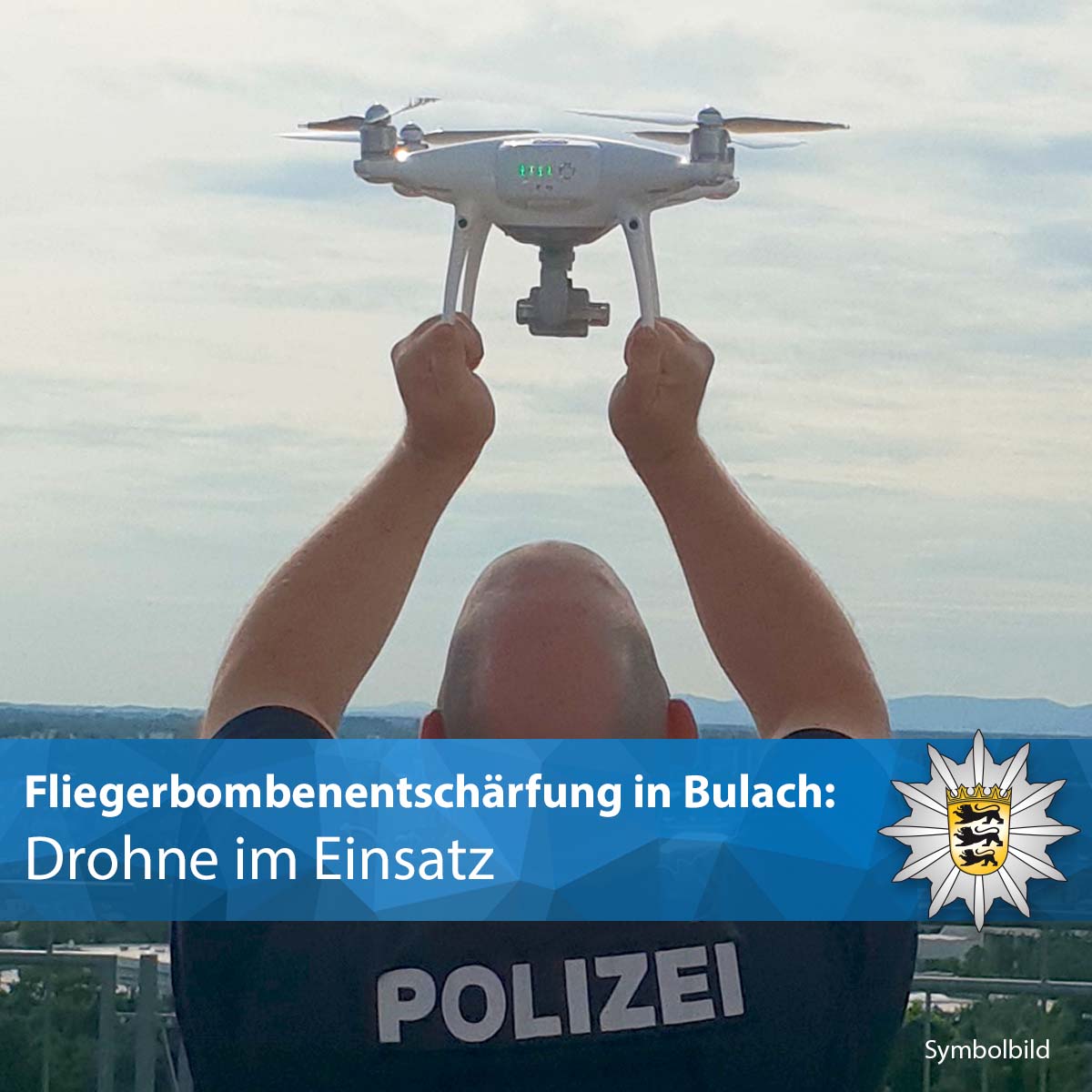 Polizei_KA's tweet photo. Aktuell: #Fliegerbombenentschärfung in #Bulach im Bereich des Lohnwiesenwegs. Zur Unterstützung der laufenden Evakuierungsmaßnahmen wird im Absperrradius von 500 Metern eine #Drohne eingesetzt. Es ist zudem mit #Verkehrsbehinderungen zu rechnen.
Eure #Polizei #Karlsruhe https://t.co/tE5aYLa9E2