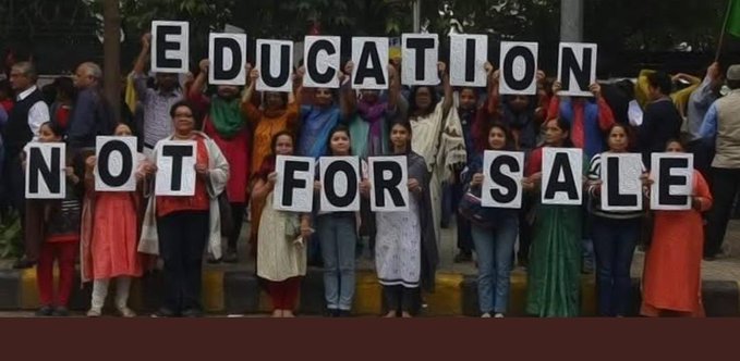meenavikas863's tweet photo. #RailwayMinister_SaveStudentsLife
Respected 
@AshwiniVaishnaw
 sir, we have full faith in you. Please help us Folded hands

We want RRB NTPC CBT-1 Revised Result.

#RailwayMinister_SaveStudentsLife 
#RRBNTPC_1student_1result https://t.co/Fkh0o7TVPV