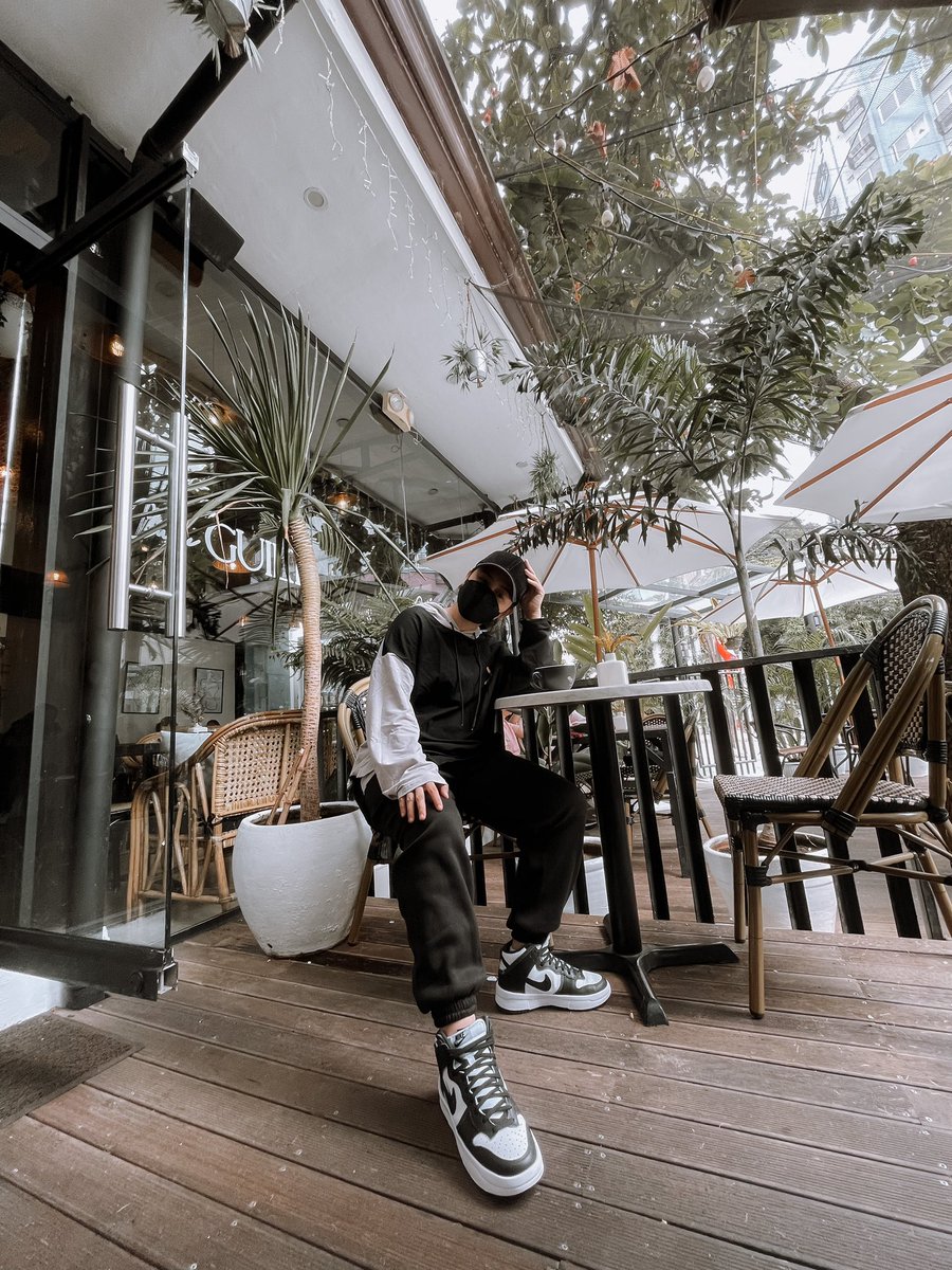 dori_ceL's tweet photo. Outside world 🍃🖤 https://t.co/eccuSYxkeQ