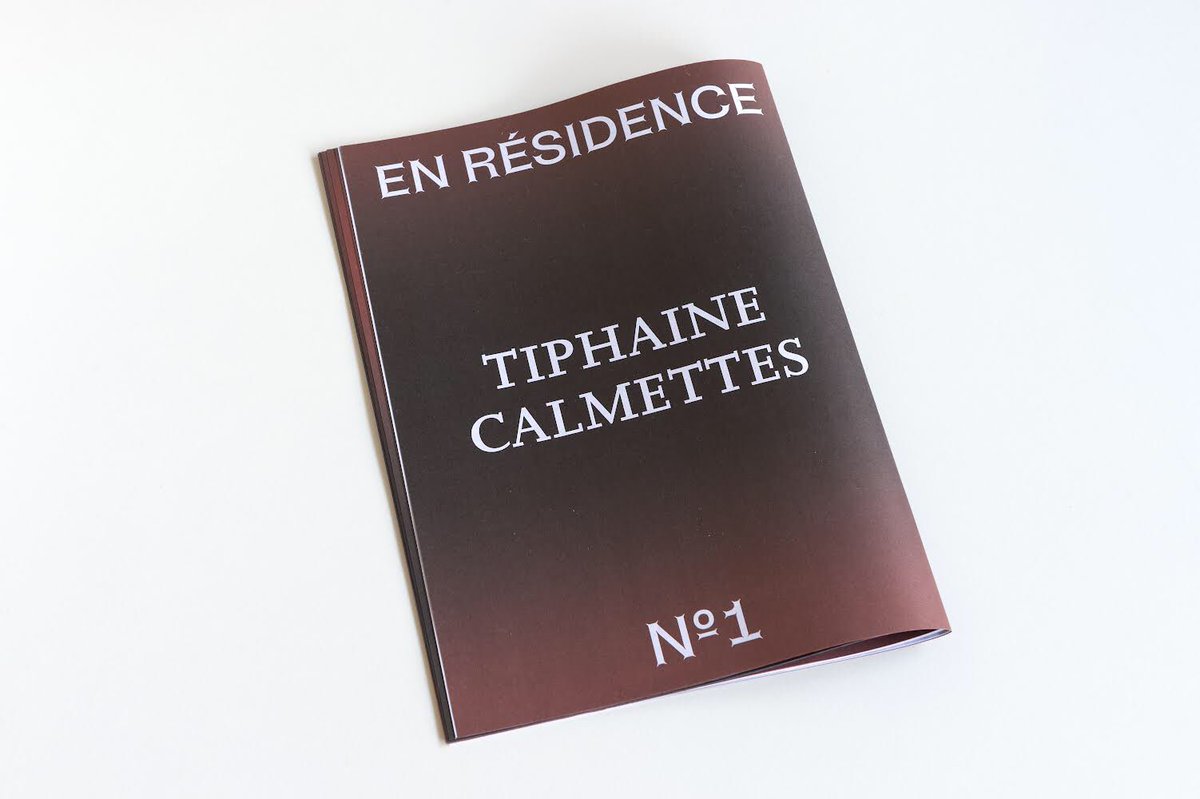 LCredac's tweet photo. Samedi 22 janvier, 15h-19h : Portes ouvertes de l'atelier de #TiphaineCalmettes au 2e étage de la Manufacture des Oeillets, et lancement de « En résidence n°1 », une édition conçue par #StudioKiosk (Elsa Aupetit et Martin Plagnol), avec des textes de #SandraBarré et #LéoMariani https://t.co/vXzq5gXBLQ
