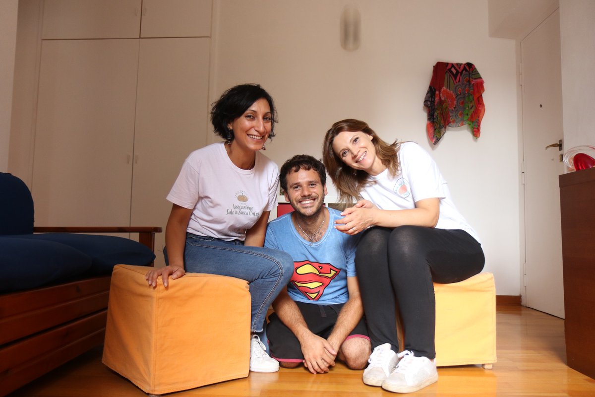 favo_it's tweet photo. 🌈Nel progetto #PerMano, che vede impegnate le associazioni di FAVO in rete a sostegno delle famiglie colpite da tumori pediatrici, l'Ass. @SaleinZuccaps si occupa di #ludoterapia e #riabilitazione psicomotoria.❤️
Info sul progetto qui ➡️ https://t.co/eLPtF9SxSV https://t.co/DAJTv886ti