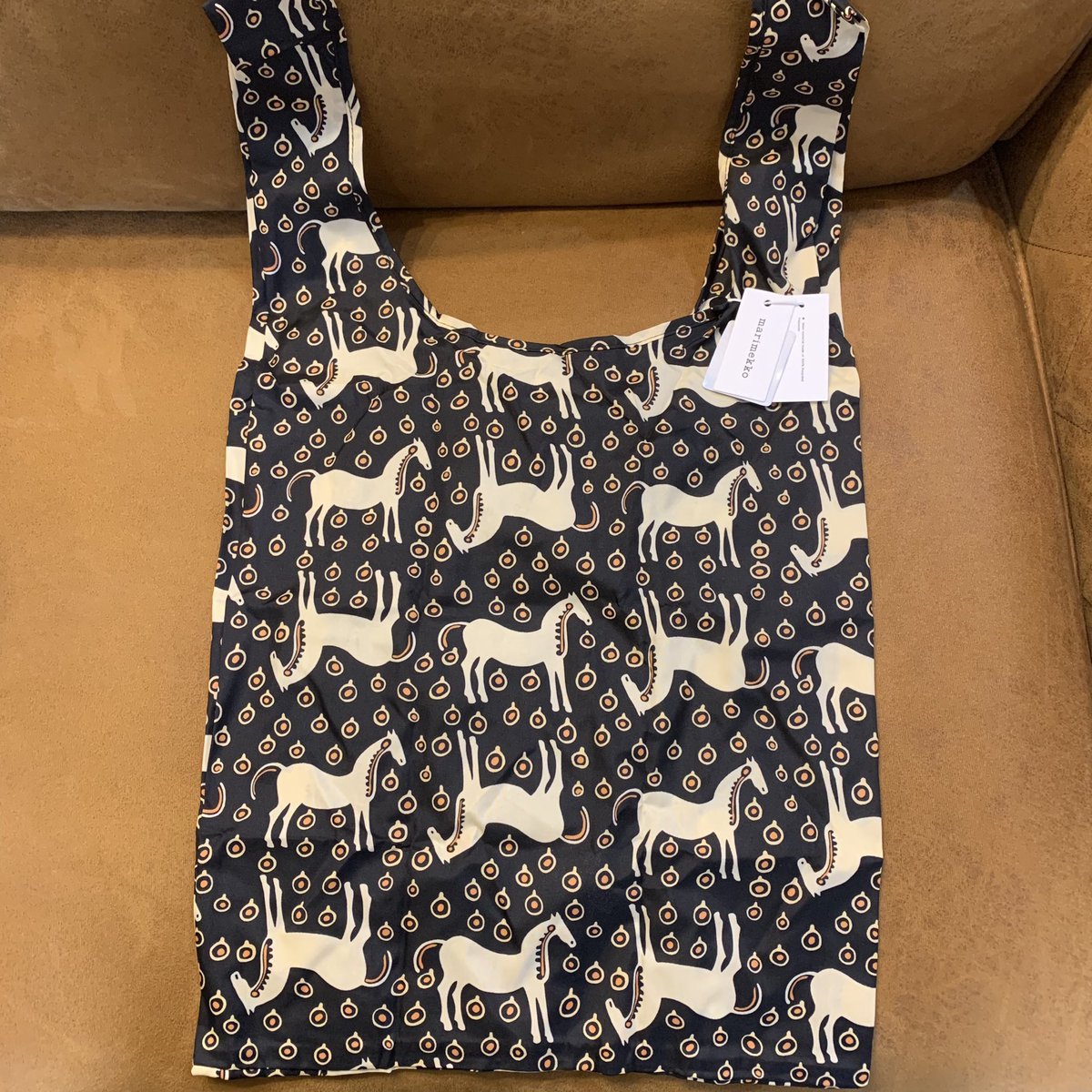liolio19900405's tweet photo. 去年の秋からずーっと気になってて😻
思いがけずSALEで買えました🙌
すごく安いので皆さんも是非〜🐎✨
▼ZOZOTOWN
https://t.co/YTl41DUDil
他のグッズも色々あります💕
#marimekko #マリメッコ
#MustaTamma #ムスタタンマ https://t.co/jm79B5PSd9