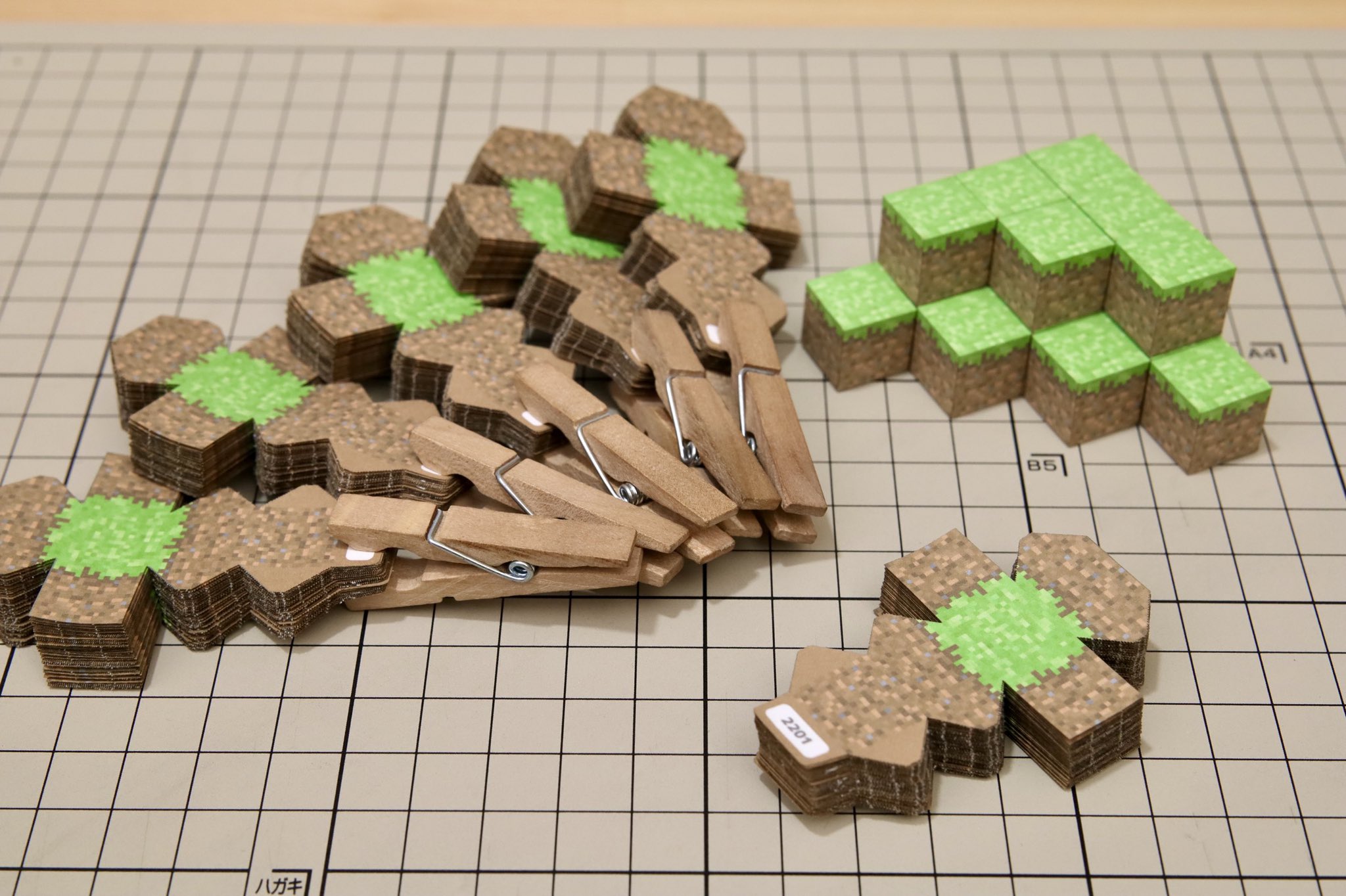 Kamichika 神近 これでだいたい500ブロック 草ブロックは大量に作っておいて損はない 紙マイクラ T Co Wqohokgcrx Twitter Kamichika 神近 これでだいたい500ブロック 草ブロックは大量に作っておいて損はない 紙マイクラ T Co Wqohokgcrx Twitter