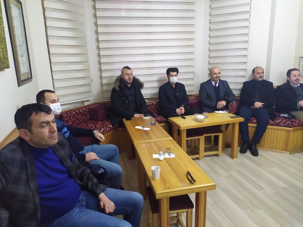 Beyoğlu Sohbetleri'nde konuğumuz 23. ve 24. dönem Ordu Milletvekili ve Ak Parti Genel Sekreter Yardımcısı  Mustafa Hamarat oldu. Derneğimizin mensupları ve hemşehrilerimiz ile birlikte AK Parti Beyoğlu ilçe teşkilatı yönetiminin de katıldığı sohbet, samimi bir havada gerçekleşti.