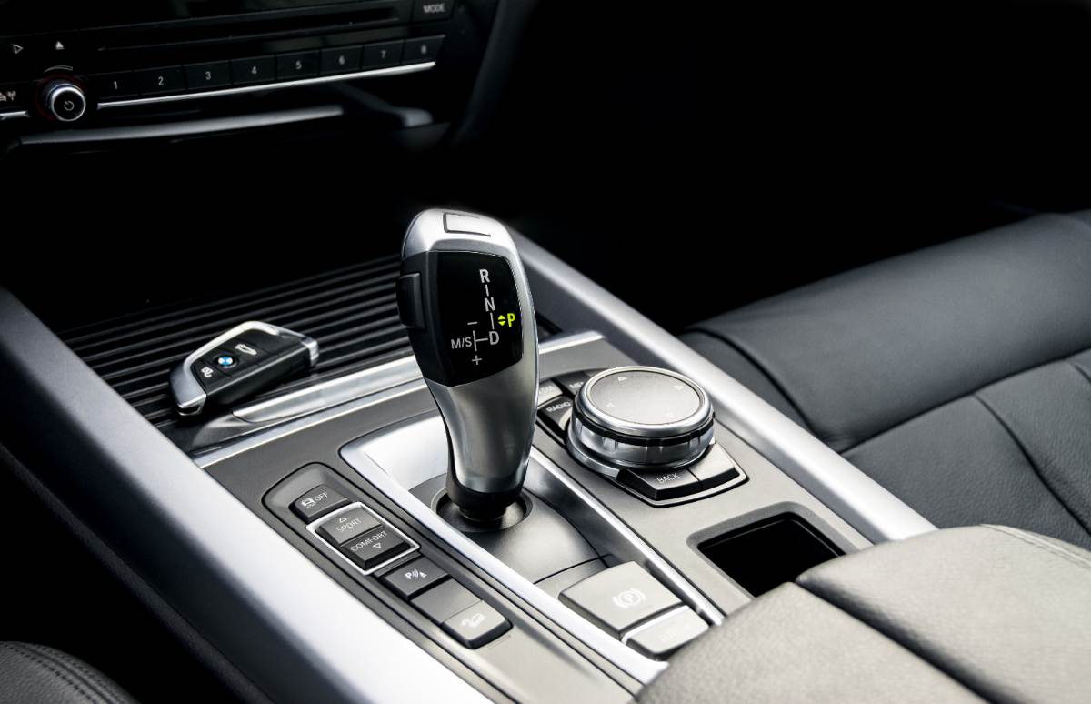 ECISeguros's tweet photo. Decantarse por un coche manual o uno automático es una decisión importante. Hoy te contamos las ventajas de estos últimos (y sus inconvenientes) 🚘
https://t.co/41H9zLj5bG https://t.co/4bfEZEIO2D