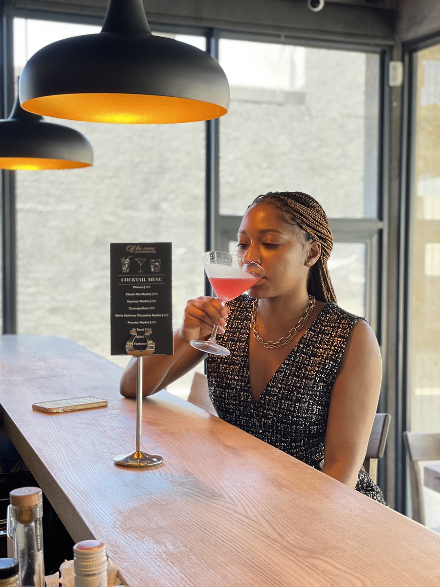 offthemenufood's tweet photo. Today’s mood is sponsored by @offthemenufoodpe cocktails 🍸
Its a beautiful Friday in #cityofpe, calls for delicious drinks!
It’s also Wagyu Burger Night 😉
📞: +27 41 555 0446
📍: The 1054, 254 Main Road, Walmer, Gqeberha
#foodinpe
#sharethebay
#eatoutguide
#gqeberha https://t.co/qqTdnhGbiu