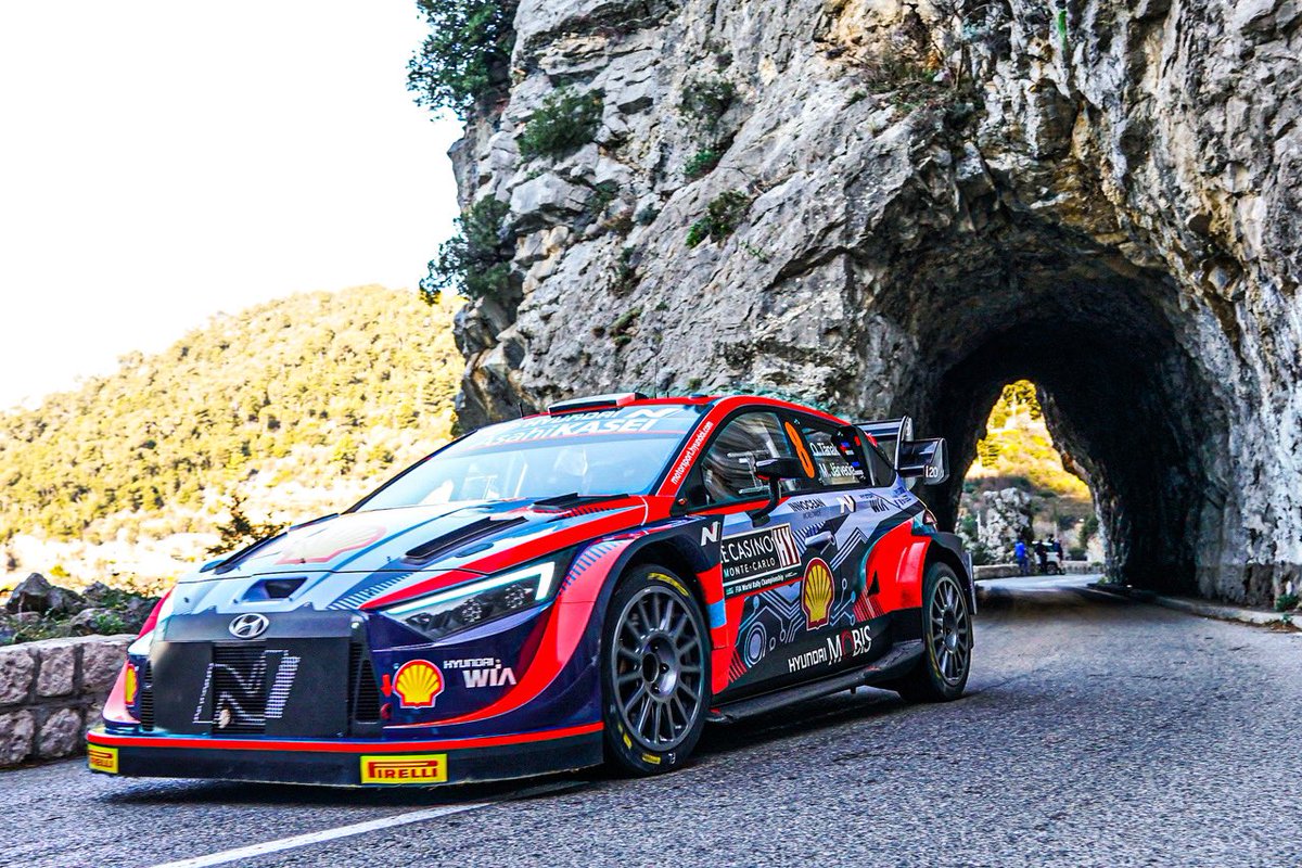 ⏱️ SS4 Guillaumes/Péone/Valberg 1 (13,49km):
💭 "The hybrid is working at the moment and the grip was also a bit better now.”

1⃣ Loeb 7:40.1
2⃣ TÄNAK +0.8
3⃣ Neuville +0.9
4⃣ Evans +1.4
5⃣ Ogier +2.7

#RallyeMonteCarlo #WRC #goOtt