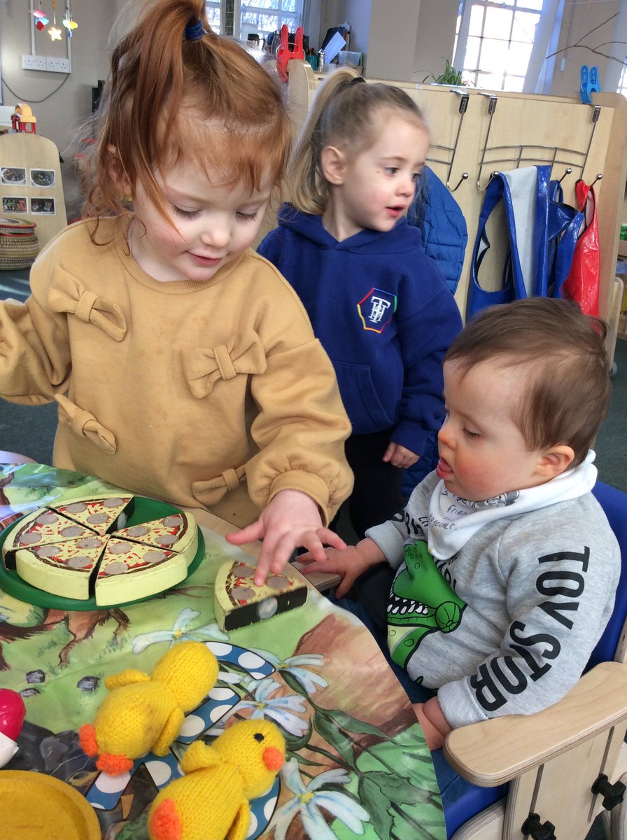 TH_Nursery1's tweet photo. Exploring at the ‘duck pond’ with 5 little ducks. #THLearnEY 🦆 https://t.co/Vgm2iKKSiP