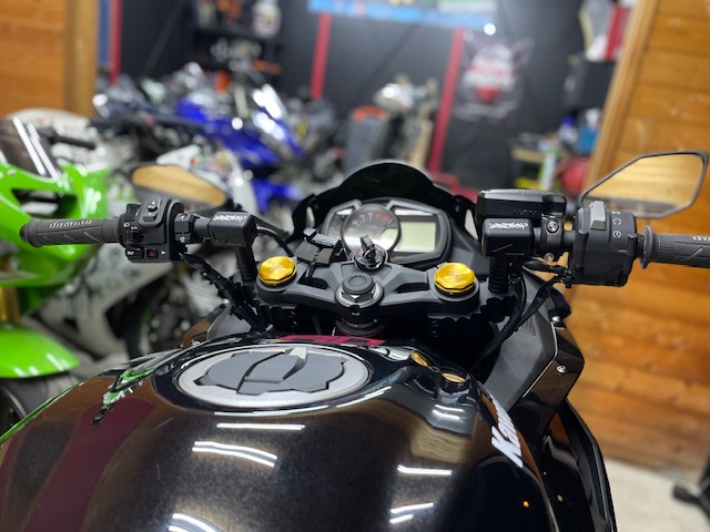 ZX25R を当社にてスタント系 ハンドルカスタムを行いました