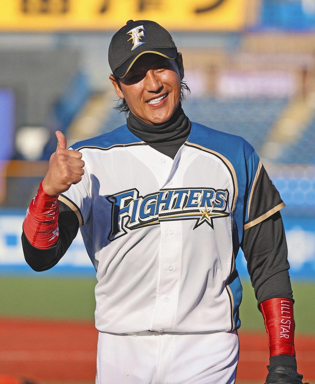 تويتر ゆう 巨鷲党 على تويتر Bigbossの歴代日ハムユニフォーム Lovefighters T Co 2oaksz1rva