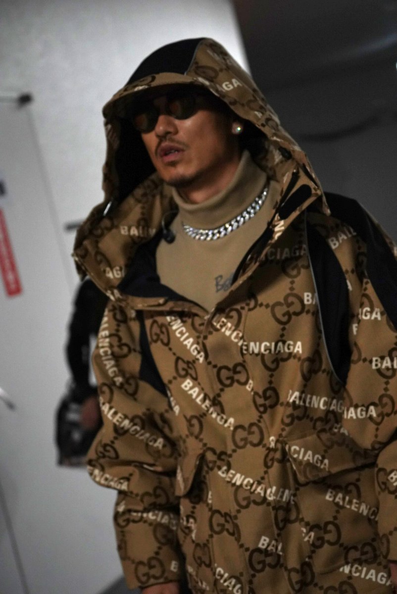 BagarchOfficial's tweet photo. AK-69着用アイテム :

TOPS  : ROLL-NECK PULLOVER 【BEIGE】

◆ROLL-NECK PULLOVER
PRICE：13,800YEN (TAX OUT)
SIZE：FREE
COLOR：BLK, WHT, BEIGE

https://t.co/JmVCBtq6s1

#bagarch #bghb #ak69 #rollneckpullover #21aw https://t.co/cQkr2N7nZ9