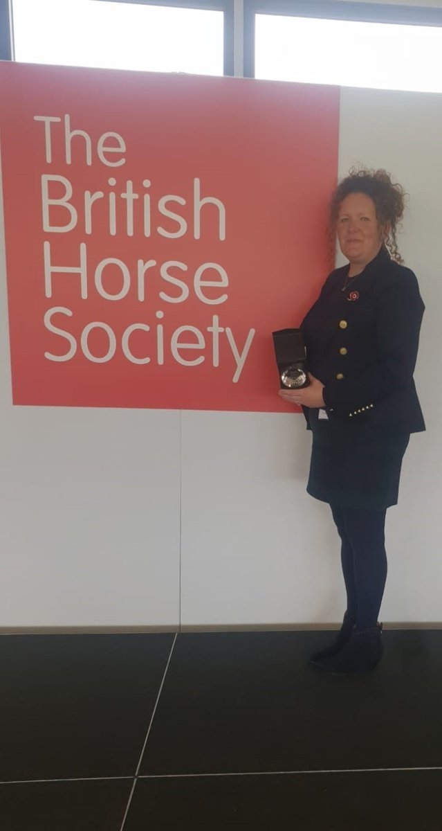 Mer Pol Mounted tweet media