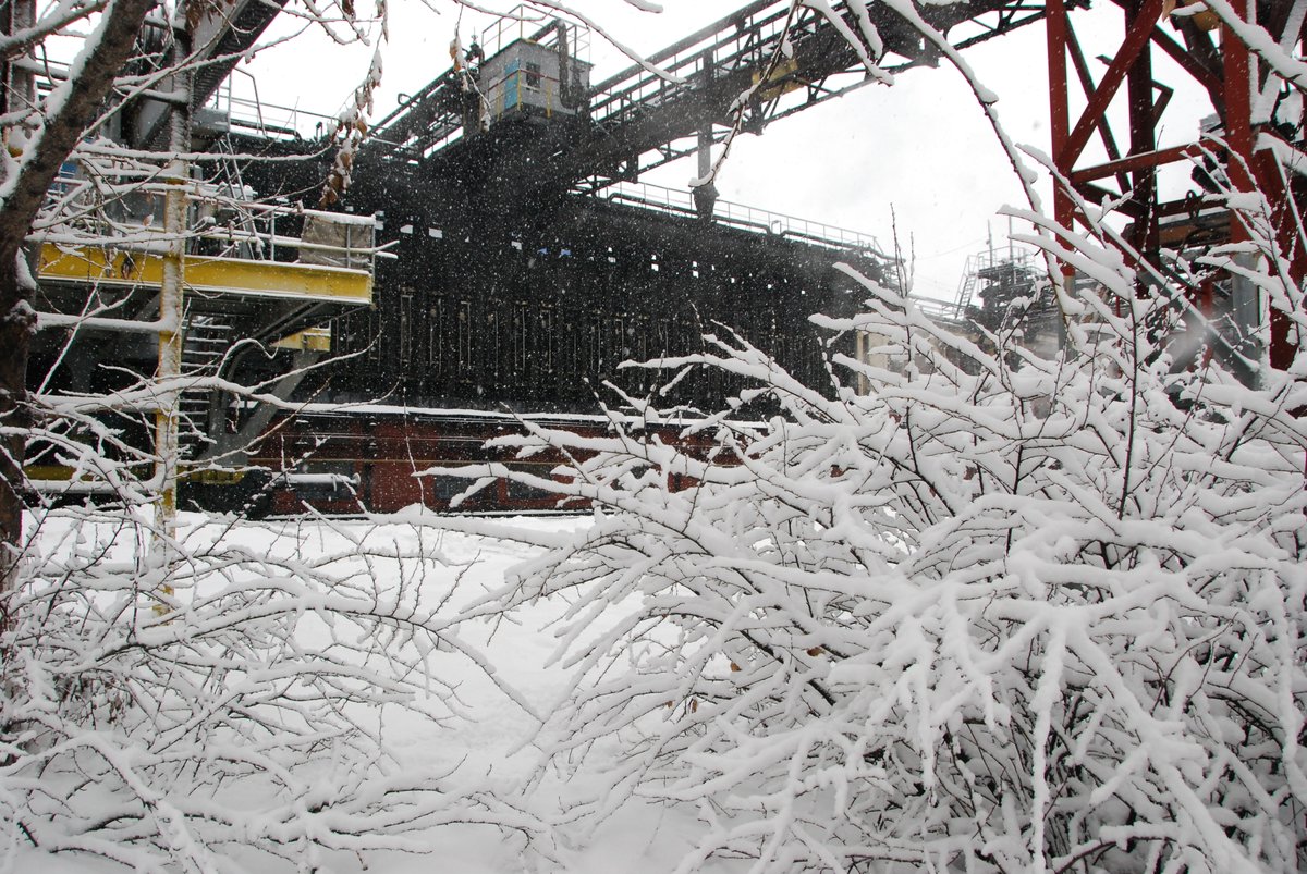 MechelPao's tweet photo. The real #winter at Moscow Coke and Gas Plant https://t.co/wWhkNQ98Kr