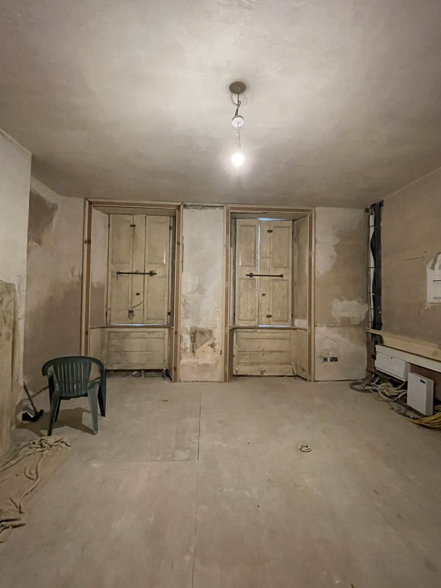 colourcraftsw's tweet image. Bath site visit yesterday! Working our way through one of these properties with just the basement area left to do! #colourcraftdecorators #bristol #bath #grade2listed #paintinganddecorating