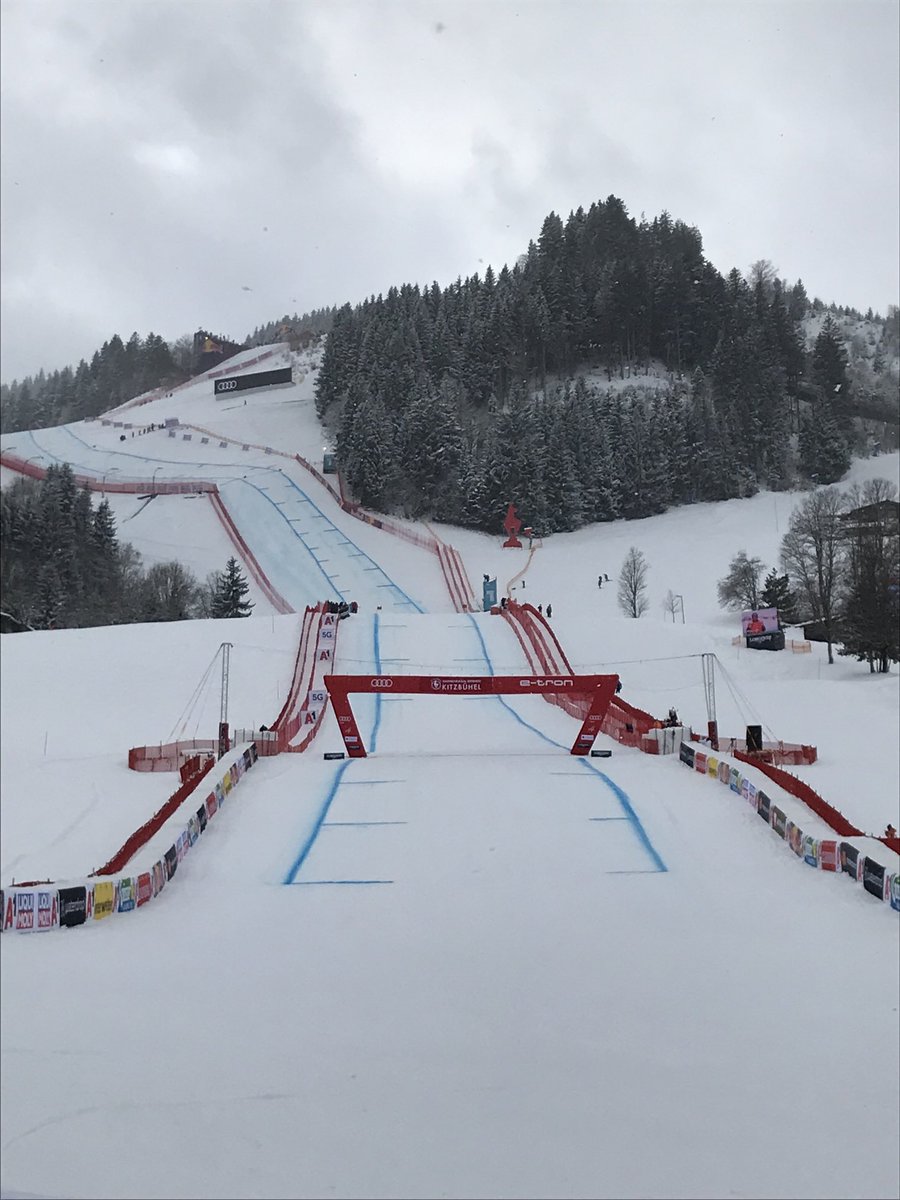 MaderSid's tweet photo. Bin soweit. #Streif #OneHellofaRide #Kitz #gemma #NoSnowNoShow ⁦@SID_Sportnews⁩ ❄️⛷ https://t.co/63nLgU66Gh