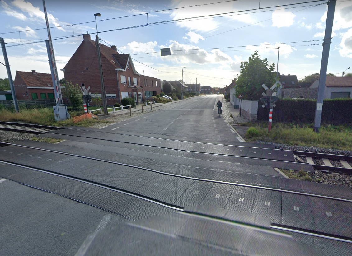 Volgende week zijn opeenvolgend twee belangrijke overwegen in Kortemark een tijd afgesloten. <a href="/Infrabel_NL/">Infrabel_NL</a> laat onderhoudswerken uitvoeren. bit.ly/3Ku0f1Q