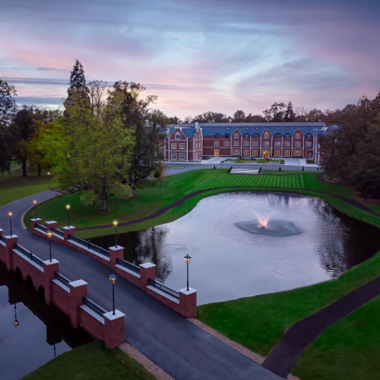 RaisedSpirit's tweet photo. Proudly supplying the new iconic @FairmontWP with the world's finest #organic #CBD #wellness products. 

#windsor #spa #hemp #plantpower https://t.co/e3hDnzeXin