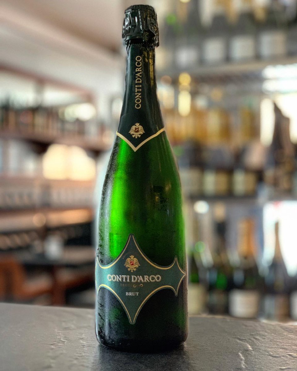 amo_wine's tweet photo. Oggi vi proponiamo lo Spumante Brut Trento Doc di Conti D’Arco, dal color paglierino chiaro, dal profumo fine, fresco e fruttato, al palato risulta armonico. https://t.co/NohGAaqU8z #PROMO #bollicine #trentodoc #spumante #amowine #contidarco https://t.co/Pv0ONHyGT9